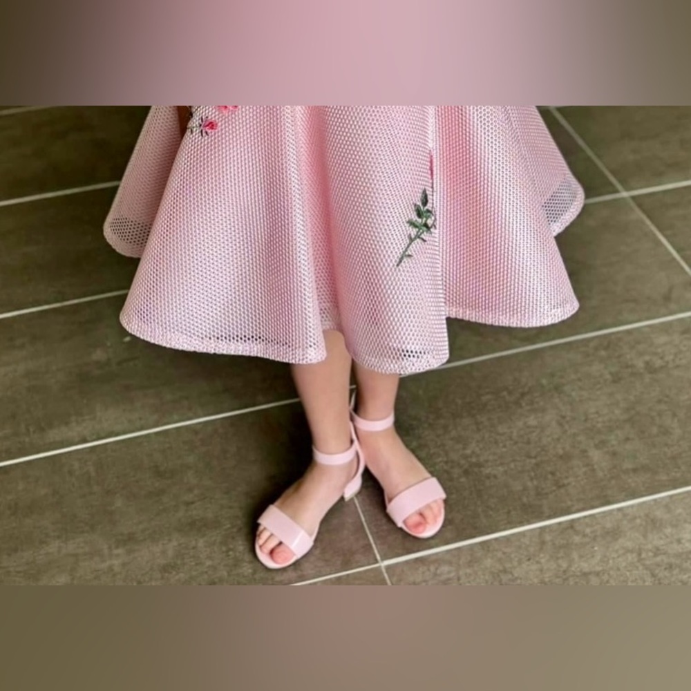 Dufannie Girls Size 10 Light Pink Low Heel Dress Ankle Strap Sandals Shoes - Picture 2 of 7